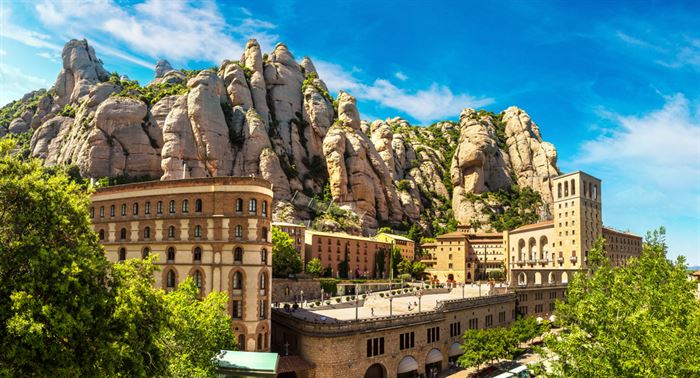 Bonita vista del Monasterio de Montserrat
