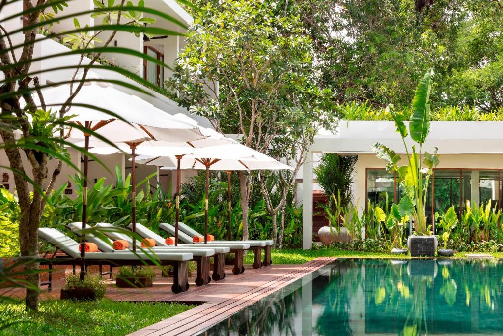 Piscina del hotel FCC Angkor by Avani.